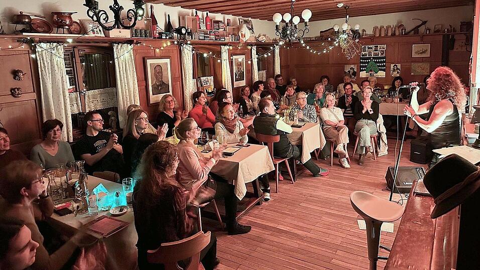 Steffi Bauer genoss die intensive N&auml;he zum Publikum im Hostello in Lam.