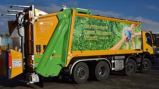 Haus- und Sperrm&uuml;ll werden in Stadt und Landkreis mit Lastwagen eingesammelt, an der M&uuml;llumladestation in Straubing in Beh&auml;lter gepresst und dann per Bahn zur M&uuml;llverbrennungsanlage in Schwandorf gebracht.