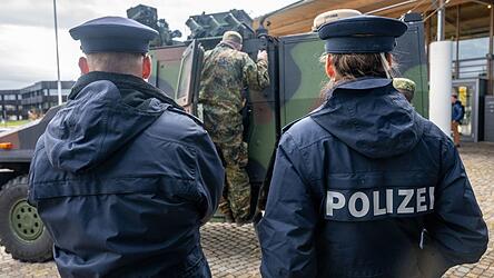 Bei einer Bundeswehr&uuml;bung kam es vor einem Jahr versehentlich zu einem Schusswechsel zwischen Polizei und Bundeswehr. (Archivbild)