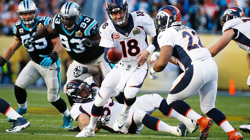 Peyton Manning (Nummer 18) holte im vierten Anlauf seinen zweiten Titel.