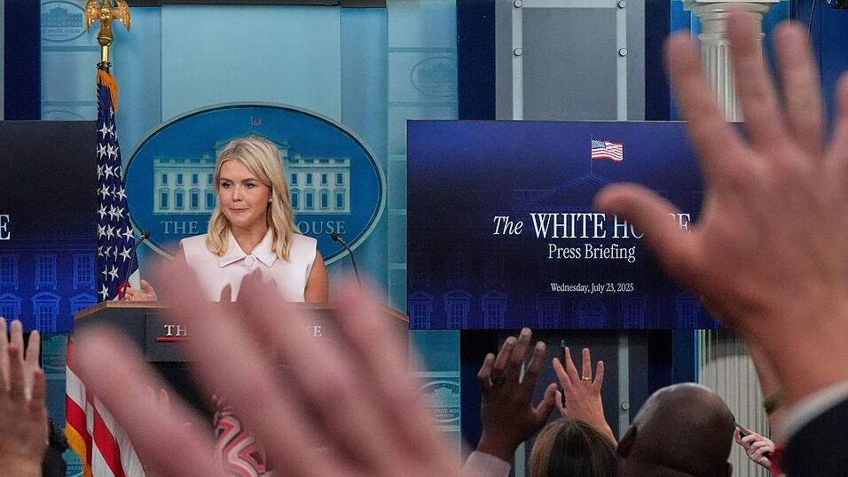 Kündigt die Reise des US-Sondergesandten Steve Witkoff und des US-Botschafters in Israel, Mike Huckabee, in den Gazastreifen an - die Pressesprecherin des Weißen Hauses, Karoline Leavitt. (Archivbild) Kündigt die Reise des US-Sondergesandten Steve Witkoff und des US-Botschafters in Israel, Mike Huckabee, in den Gazastreifen an - die Pressesprecherin des Weißen Hauses, Karoline Leavitt. (Archivbild)