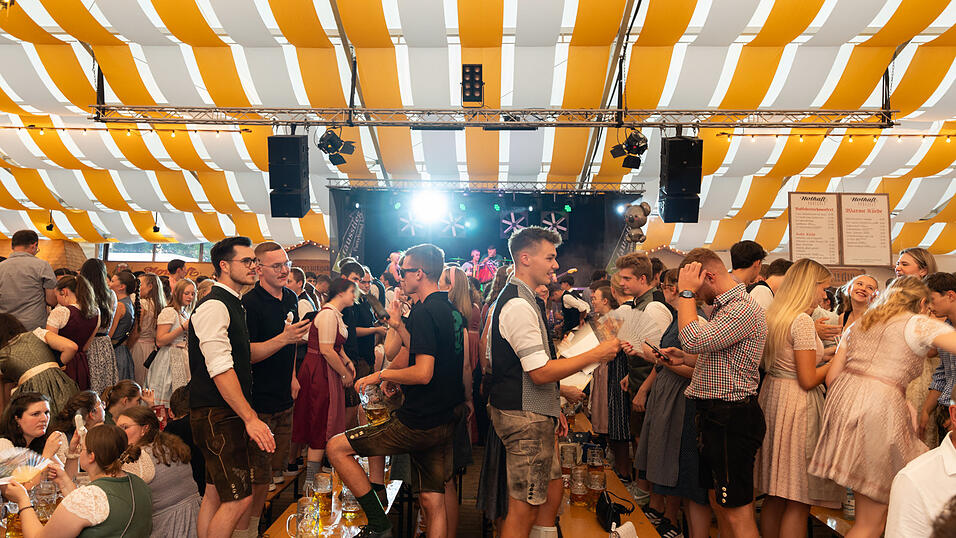 Die Partybilder vom Freitag, 16. August, aus dem Festzelt Nothaft. Die Partybilder vom Freitag, 16. August, aus dem Festzelt Nothaft.