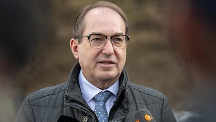 'Wer hierherkommt, soll arbeiten k&ouml;nnen - und zwar schnell', sagt Innenminister Alexander Dobrindt.