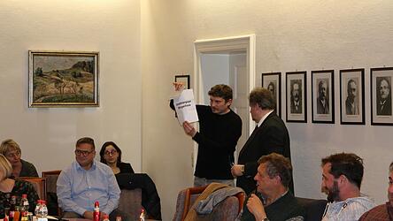 Zweimal entschied das Los: Die Ausschussgemeinschaft von Unabhängiger Bürgerliste sowie Wolfgang Vogel und Johann Sauerer übernimmt in den Ausschüssen und der Gemeinschaftsversammlung Sitze von der CSU.