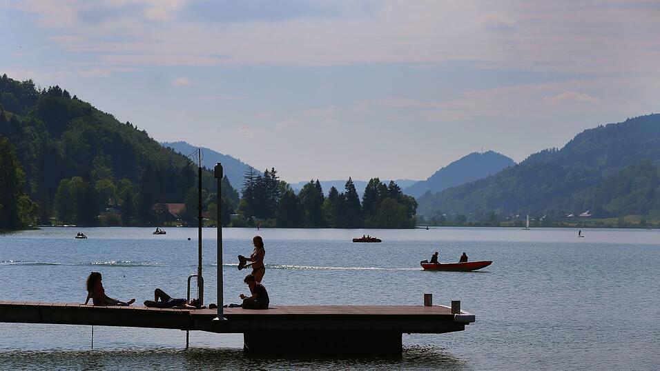 Beim Schwimmen im gro&szlig;en Alpsee ist ein 85-J&auml;hriger gestorben. (Archivbild)
