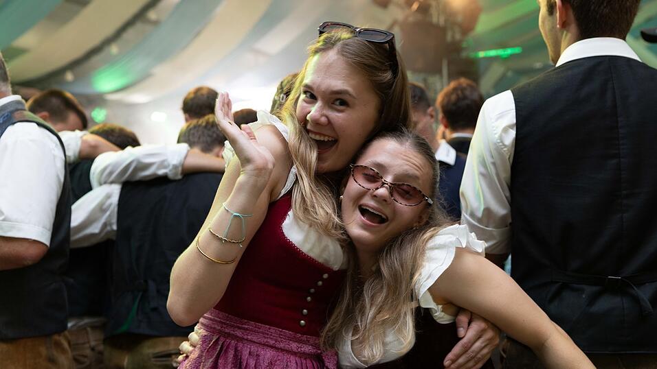 Die Partybilder vom Freitag, 7. August, aus dem Festzelt Wenisch. Die Partybilder vom Freitag, 7. August, aus dem Festzelt Wenisch.
