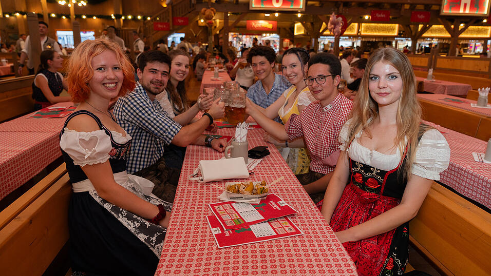 Die Partybilder vom Montag, 21. August 2023, aus dem Festzelt Krönner. Die Partybilder vom Montag, 21. August 2023, aus dem Festzelt Krönner.