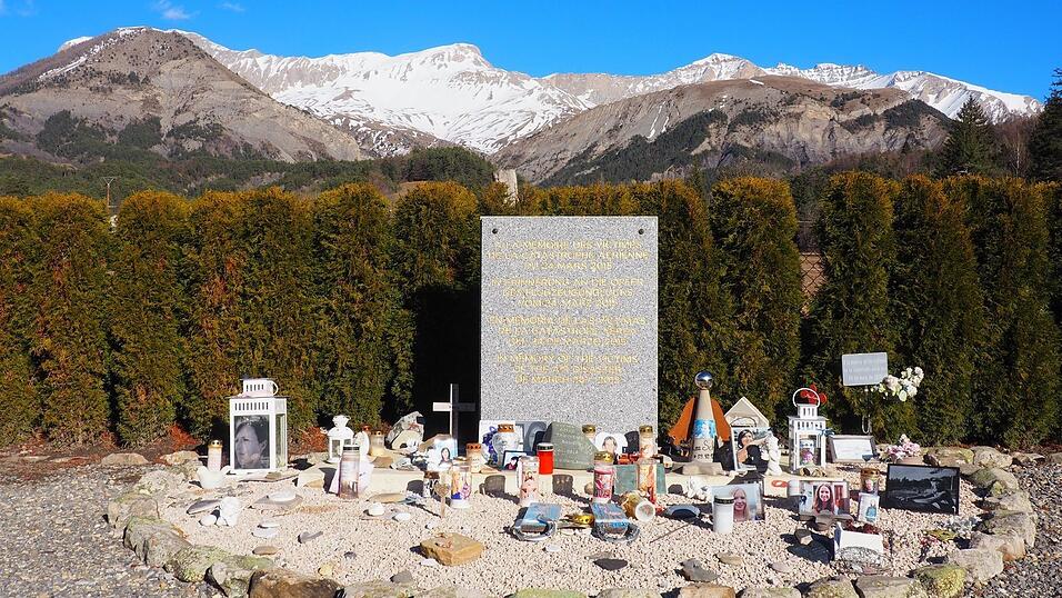 Bei dem Absturz in den französischen Alpen starben 144 Passagiere und sechs Besatzungsmitglieder. (Archivbild) Bei dem Absturz in den französischen Alpen starben 144 Passagiere und sechs Besatzungsmitglieder. (Archivbild)