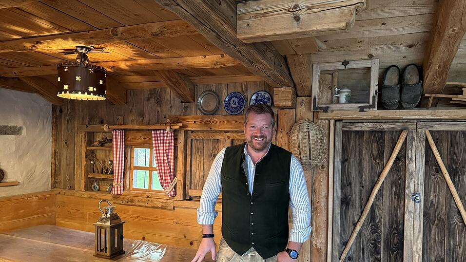Florian Pledl alias 'Da Waitler'ist musikalisch in ganz Deutschland unterwegs. Jetzt zieht es ihn nach Kollnburg zurück. Florian Pledl alias 'Da Waitler'ist musikalisch in ganz Deutschland unterwegs. Jetzt zieht es ihn nach Kollnburg zurück.