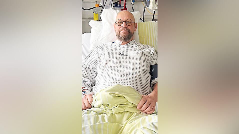 Wolfgang Gerhart darf das Zimmer in der Uni-Klinik Regensburg nicht verlassen, seine Herzleistung wird st&auml;ndig gemessen.