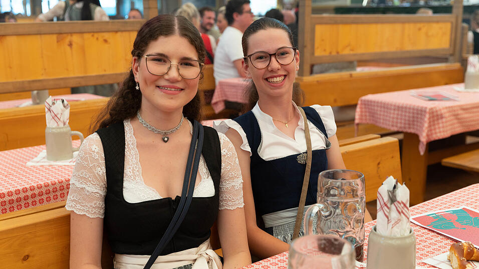 Die Partybilder vom Dienstag, 11. August, aus dem Festzelt Krönner. Die Partybilder vom Dienstag, 11. August, aus dem Festzelt Krönner.
