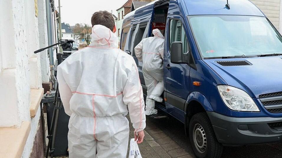 Die Spurensicherung der Polizei ist im Einsatz.