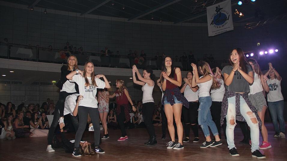 Die Bilder vom Abschlussball der Tanzschule Seidel in der Fraunhofer-Halle am 28. November. Die Bilder vom Abschlussball der Tanzschule Seidel in der Fraunhofer-Halle am 28. November.