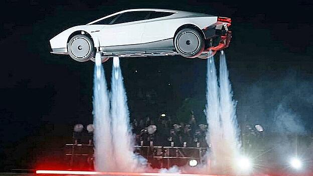 Der neue Tesla Roadster fliegt dank Gasd&uuml;sen in der Luft.