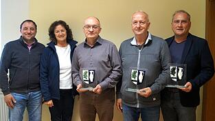 Franz M&uuml;ller und die B&uuml;rgermeister-Stellvertreter verabschiedeten die ausscheidenden Volksvertreter Jochen Dick und Heinrich Moser. Beruflich entschuldigt fehlte Klaus Aschenbrenner.