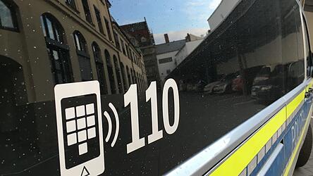 Eine 79-j&auml;hrige Frau aus Kumhausen hat seit Mai 2025 mehr als 300-mal den Notruf kontaktiert. (Symbolbild)