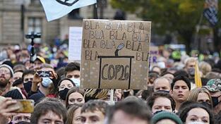 Klimaaktivisten bei einer Demo im schottischen Glasgow.