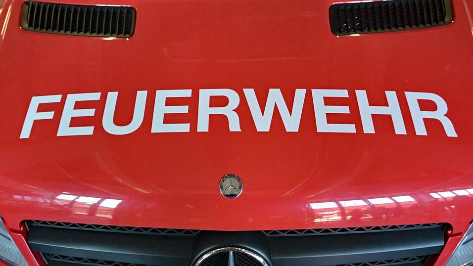 Das Bayerische Rote Kreuz versorgte die Feuerwehrleute beim L&ouml;schen mit Getr&auml;nken. (Symbolbild)