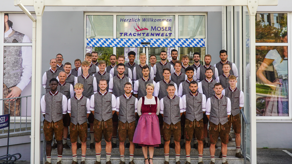 Fesch, fesch: Die Jahn-Spieler in ihrer neuen Tracht. Fesch, fesch: Die Jahn-Spieler in ihrer neuen Tracht.