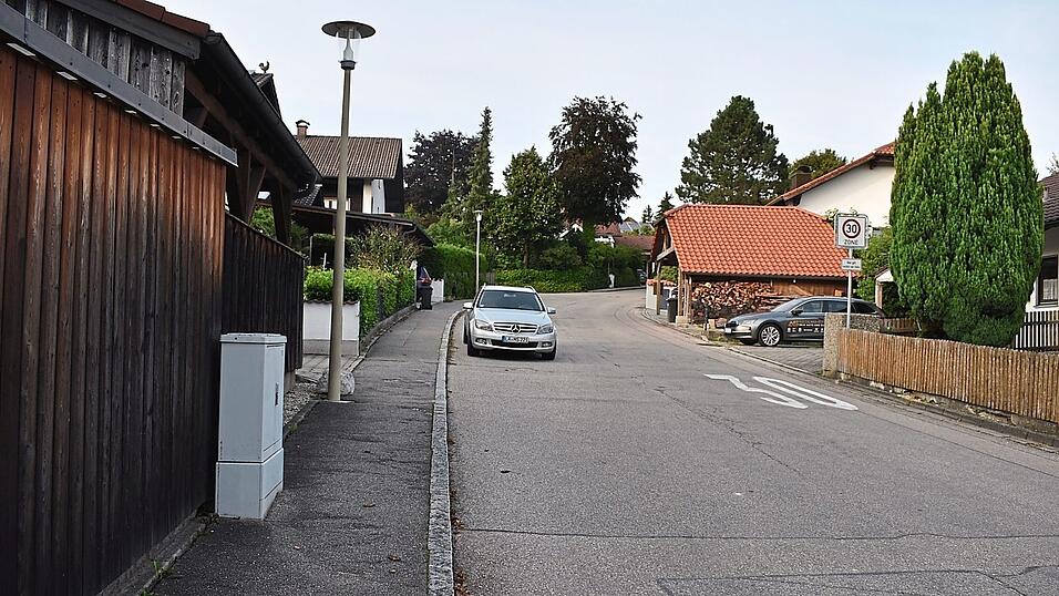 Drei Siedlungsstraßen in Geisenhausen werden im Frühjahr 2026 saniert: Sebastianstraße (im Bild), Korbinianstraße und Kastulusweg. Drei Siedlungsstraßen in Geisenhausen werden im Frühjahr 2026 saniert: Sebastianstraße (im Bild), Korbinianstraße und Kastulusweg.
