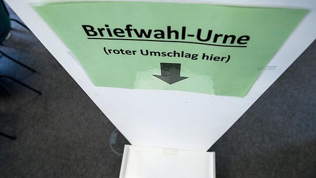Wie müssen Briefwahlunterlagen aufbewahrt werden? Wahlbeobachter sind seit einigen Tagen in der Region unterwegs und lassen sich die Wahlurnen zeigen. Wie müssen Briefwahlunterlagen aufbewahrt werden? Wahlbeobachter sind seit einigen Tagen in der Region unterwegs und lassen sich die Wahlurnen zeigen.