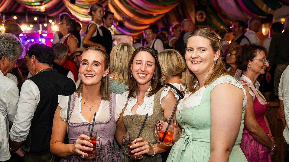 Die Partybilder vom Sonntag, 16. August, aus dem Festzelt Weckmann. Die Partybilder vom Sonntag, 16. August, aus dem Festzelt Weckmann.