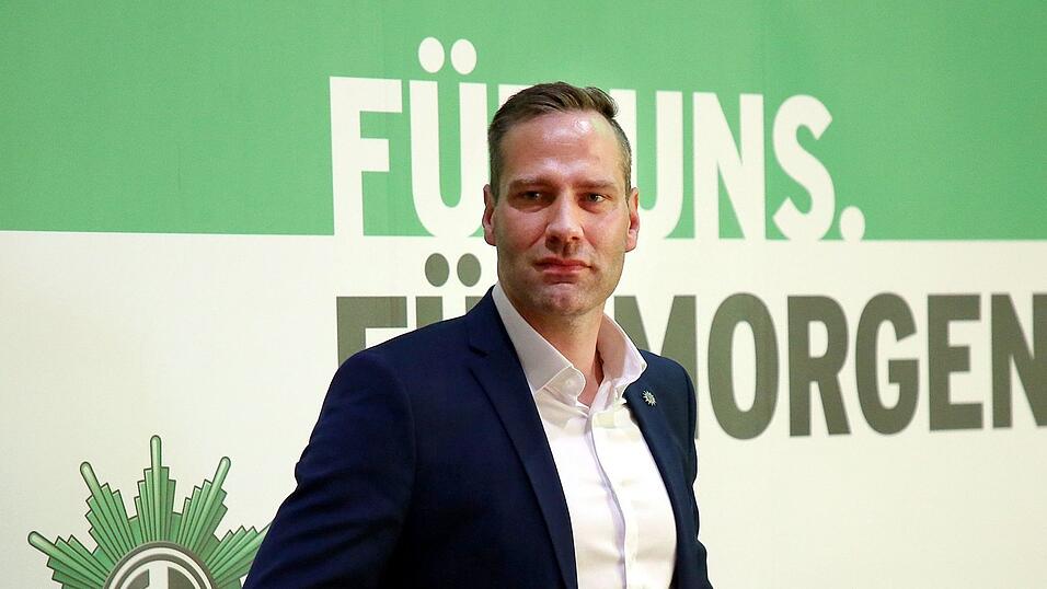 GdP-Chef Jochen Kopelke mahnt einen sorgsamen Umgang mit Silvesterfeuerwerk an. (Archivbild)