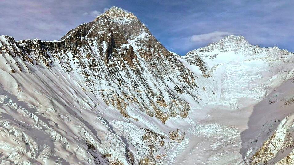 Der Mount Everest lockt immer wieder zu Rekorden. (Archivbild) Der Mount Everest lockt immer wieder zu Rekorden. (Archivbild)