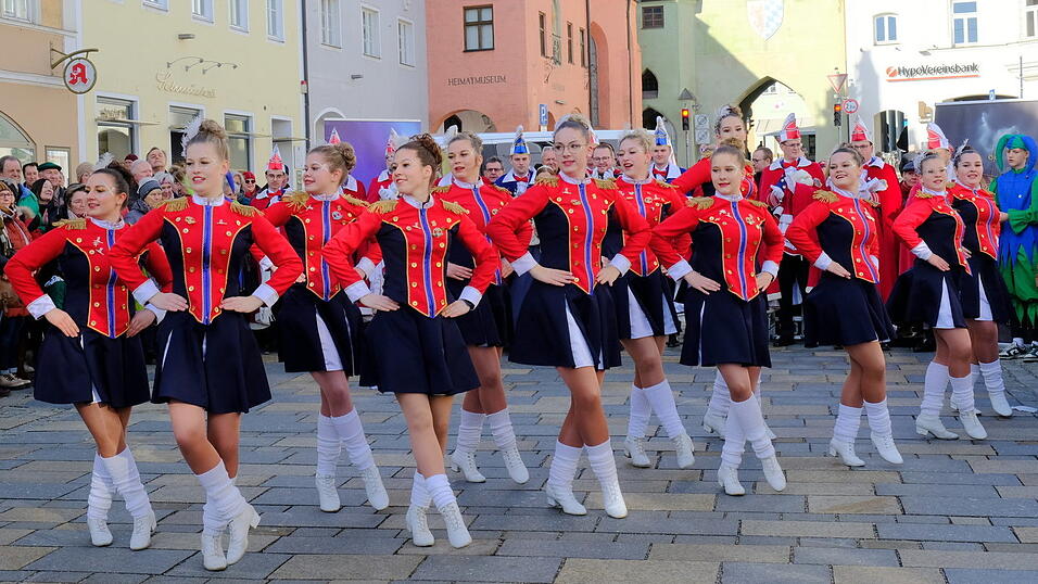 Die Garden zeigten ihr aktuelles Programm.
