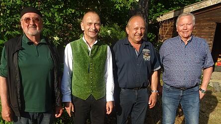 Sie beeinflussten entscheidend den Kauf des Flussabschnitts des Schwarzen Regens von Gstadt bis zum H&ouml;llensteinsee f&uuml;r 2,3 Millionen Mark: Max Saller (v.l.), Johann Kraus, Wolfgang Ebner und Hans Fr&uuml;chtl.