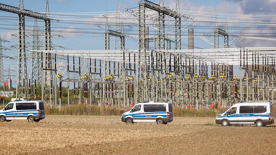 Nahe dem Kraftwerk Weisweiler wurde ein Verdächtiger im Zusammenhang mit Sabotage-Aktionen auf Stromanlagen festgenommen. (Archivbild) Nahe dem Kraftwerk Weisweiler wurde ein Verdächtiger im Zusammenhang mit Sabotage-Aktionen auf Stromanlagen festgenommen. (Archivbild)