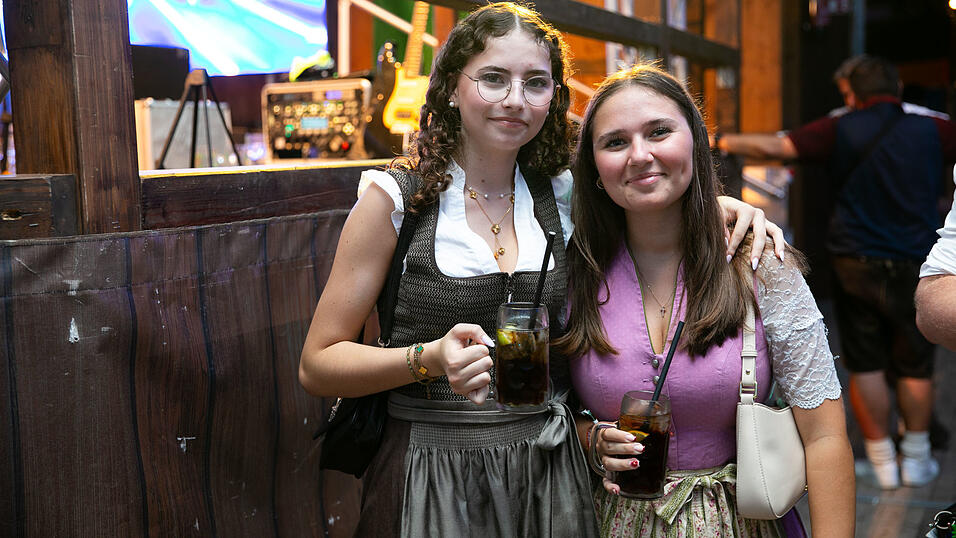 Die Partybilder vom Samstag, 9. August, aus dem Festzelt Wenisch. Die Partybilder vom Samstag, 9. August, aus dem Festzelt Wenisch.