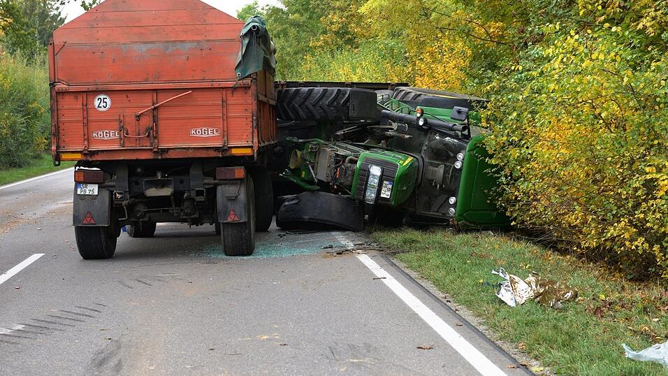 Bei einem Unfall zwischen einem Bus und einem Traktor wurde eine Person verletzt.