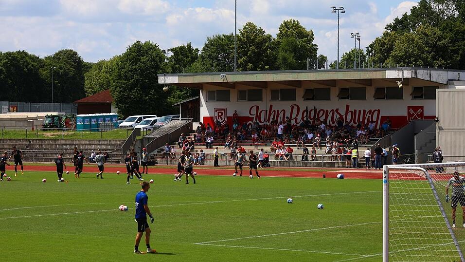 Der SSV Jahn Regensburg hat am Samstagnachmittag 4:0 gegen die SpVgg Bayreuth gewonnen.