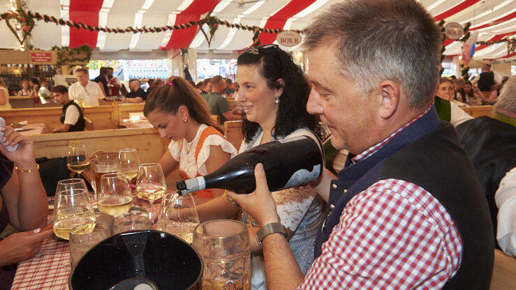 Die Partybilder vom Dienstag, 11. August, aus dem Festzelt Lechner. Die Partybilder vom Dienstag, 11. August, aus dem Festzelt Lechner.
