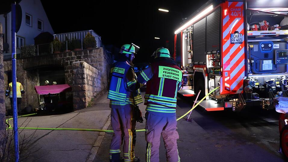 Der Einsatz an der Tiergartenstra&szlig;e markiert schlie&szlig;lich das Ende eines arbeitsreichen Tags f&uuml;r die Chamer Feuerwehr.