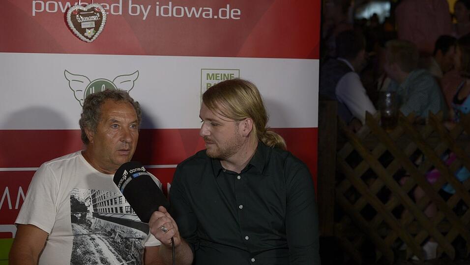 Auch 2019 ist die Single-Couch auf dem Gäubodenvolksfest beliebt. Auch 2019 ist die Single-Couch auf dem Gäubodenvolksfest beliebt.