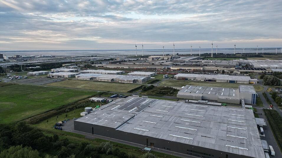 Die Zukunft von vier VW- und Audi-Standorte ist weiter ungewiss: Hannover, Zwickau, Neckarsulm und - hier im Bild - Emden. (Archivbild) Die Zukunft von vier VW- und Audi-Standorte ist weiter ungewiss: Hannover, Zwickau, Neckarsulm und - hier im Bild - Emden. (Archivbild)