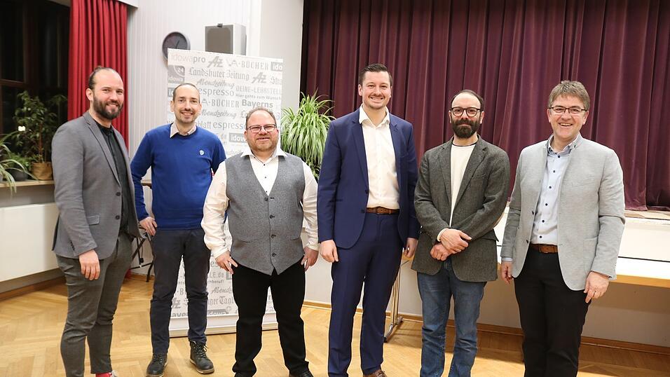 Sie wollen Landrat werden: Steve Brachwitz (SPD), Christian Oberth&uuml;r (Linke), Sascha Kretz (Gr&uuml;ne), Christian Schindler (Freie W&auml;hler), Alfred Stuiber (FDP) und Michael Multerer (CSU). AfD-Kandidatin Christl Fischer hatte am Vorabend kurzfristig abgesagt.