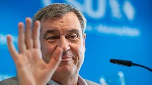 Die Meinungen über ein mögliches AfD-Verbotsverfahren gehen auseinander - doch Markus Söder legt sich fest. Die Meinungen über ein mögliches AfD-Verbotsverfahren gehen auseinander - doch Markus Söder legt sich fest.