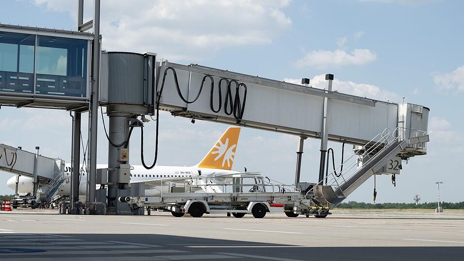 Am Flughafen Dresden wären mehr Flüge möglich. (Archivbild) Am Flughafen Dresden wären mehr Flüge möglich. (Archivbild)