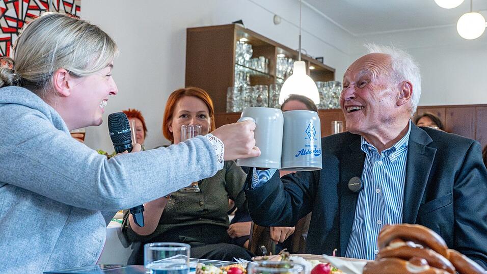 Anders als sein Parteichef Markus Söder (CSU), möchte sich Erwin Huber (r.) nicht von den Grünen und ihrer Fraktionsvorsitzenden im bayerischen Landtag, Katharina Schulze (l.), abgrenzen.