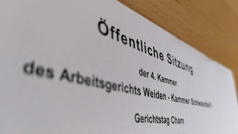 Gleich drei fristlose K&uuml;ndigungen kassierte die Mitarbeiterin eines Pflegeheimes im Landkreis f&uuml;r ihr ungeb&uuml;hrliches Verhalten. Gegen die zog sie vor das Arbeitsgericht.