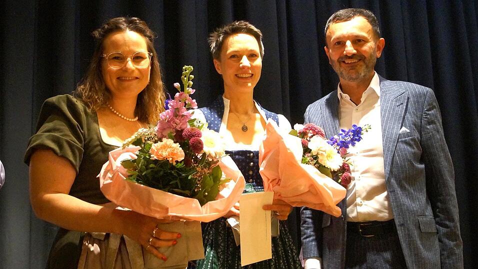 Anna Kybelksties und Carola Traurig bedankten sich f&uuml;r die gro&szlig;artige Unterst&uuml;tzung. Markus Hofmann h&auml;ndigte den Initiatorinnen Blumen und Gutscheine aus.