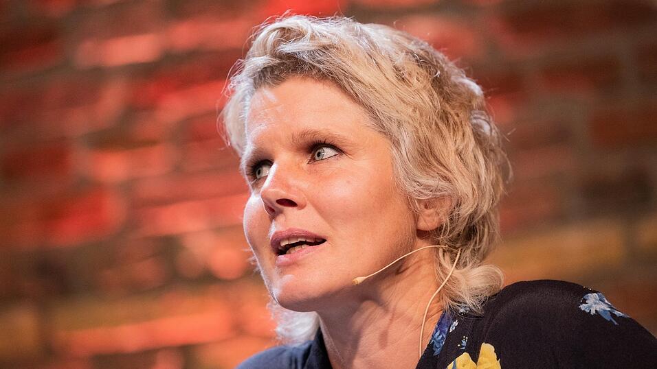 Die Philosophin Svenja Flaßpöhler gab dem „Spiegel“ ein Interview, in dem es auch um das Argument der Täter-Opfer-Umkehr ging. Die Philosophin Svenja Flaßpöhler gab dem „Spiegel“ ein Interview, in dem es auch um das Argument der Täter-Opfer-Umkehr ging.