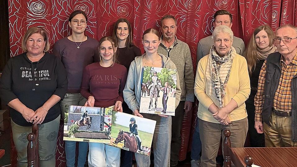 Die Ehrung der langj&auml;hrigen Mitglieder des Reitvereins sowie der erfolgreichen Sportler.