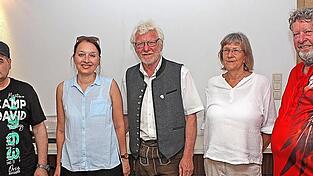 Die neue Vorstandschaft (v.l.) Aleks Rushiti, Natalie Weink&ouml;tz, Bernd Scheumaier, Angelika Schaberl und Bernd Hagemann.