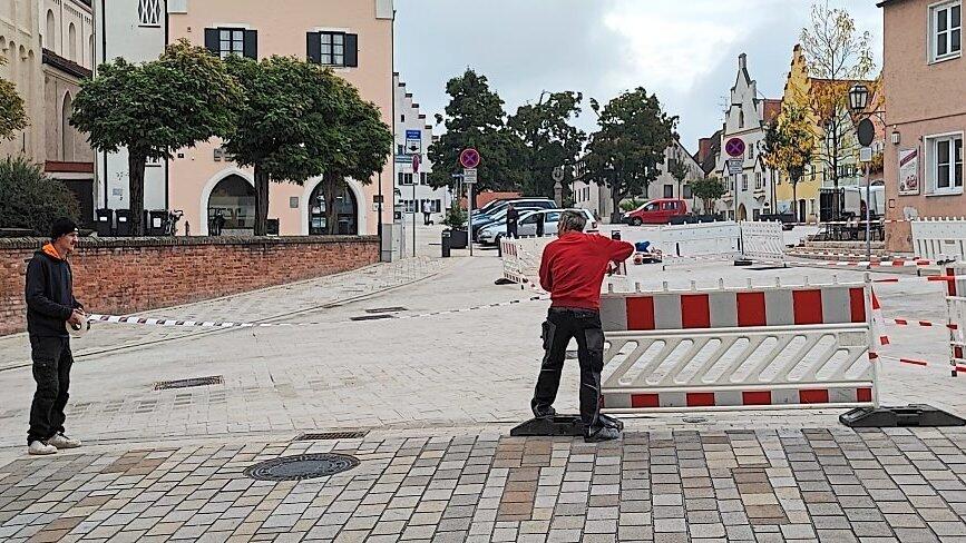 Am Montagvormittag ist der Plan für den Straßenverkehr wieder abgesperrt worden, nachdem die Zufahrt vom Stadtplatz aus vorübergehend möglich war.