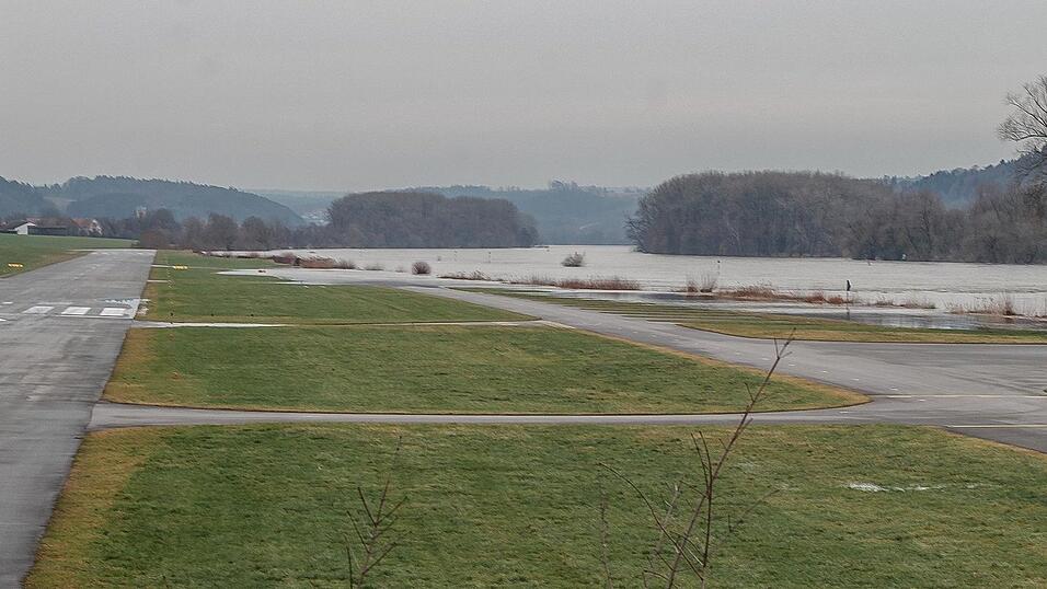 Auch in Vilshofen stieg die Donau &uuml;ber die Ufer.