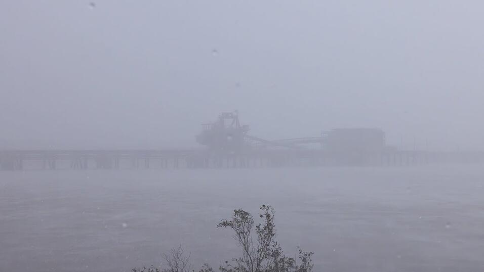 Schon bevor der Zyklon auf Land traf, gab es vielerorts Starkregen. Schon bevor der Zyklon auf Land traf, gab es vielerorts Starkregen.